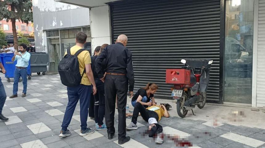 Bolu'da sokak ortasında silahlı çatışma: 1'i ağır 3 yaralı! Yoldan geçen kurye de vuruldu