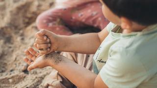 8 yaşındaki çocuk okulunun oyun havuzunda 1800 yıllık gümüş para buldu! Son derece nadir...