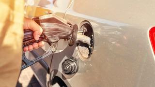 AKARYAKIT FİYATLARI SON DAKİKA | 3 ayda sadece iki kez! Benzin fiyatı için 97 kuruşluk indirim: Motorin ile makas yeniden açılıyor