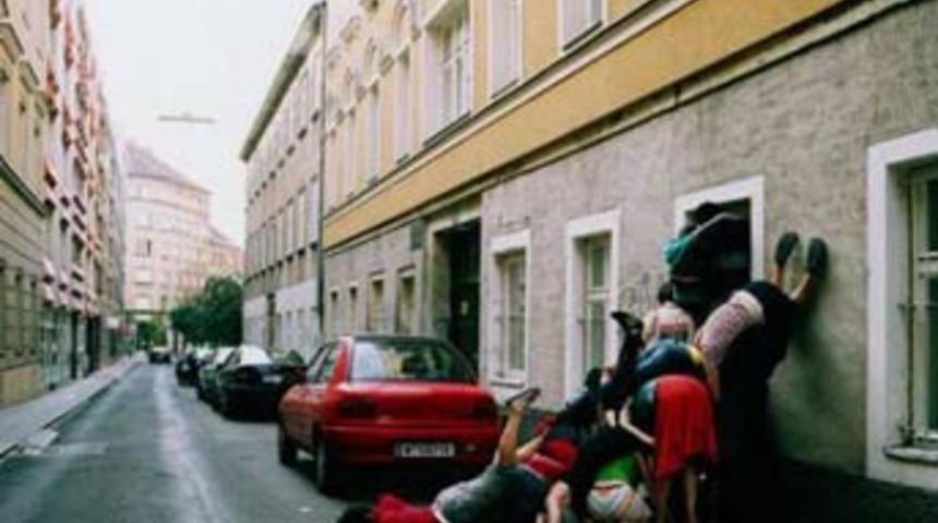 Bu insanlar ne yapıyor?