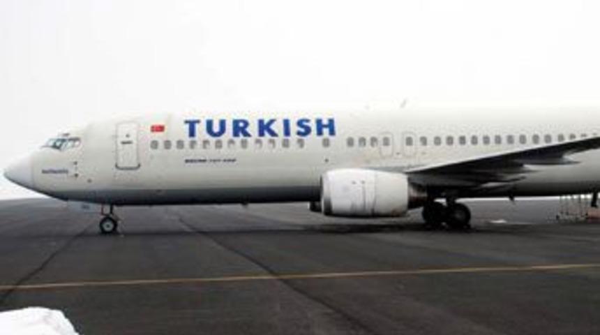 THY u&ccedil;ağı yırtık kapıyla Muş'a u&ccedil;tu