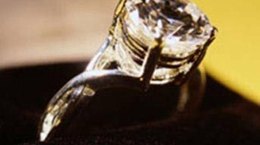 Aşkını anlat, pırlanta y&uuml;z&uuml;k kazan!