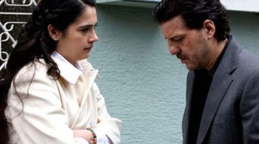 Dizide acı &ccedil;eken aşık, ger&ccedil;ekte mutlu eş!