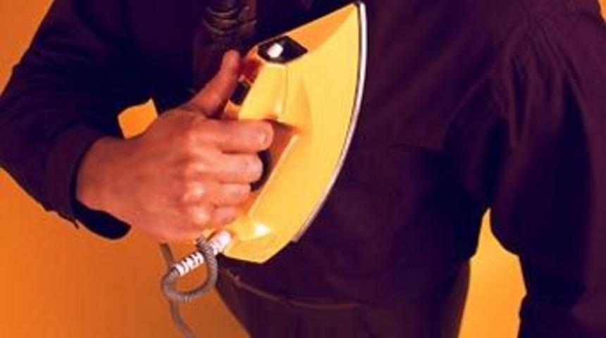 Kızgın &uuml;t&uuml; ile işkence yaptılar