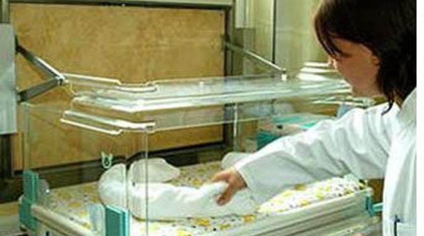 İstenmeyen bebekler leyleğin beşiğine bırakılıyor!