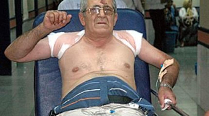 Otomobil şarampole yuvarlandı: 2 &ouml;l&uuml;, 4 yaralı