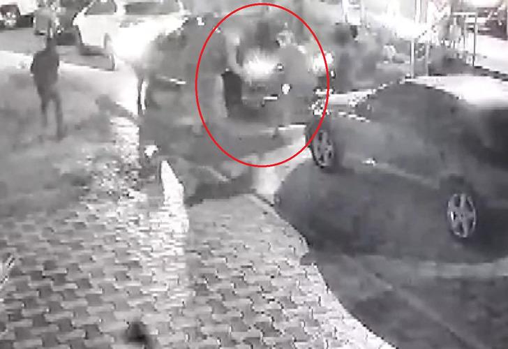 Eğlence merkezi önünde korkunç olay: Kapıda bekleyen kadını bacaklarından vurup kaçtı! İfadesinde 'azmettirici' olarak onu işaret etmişti...