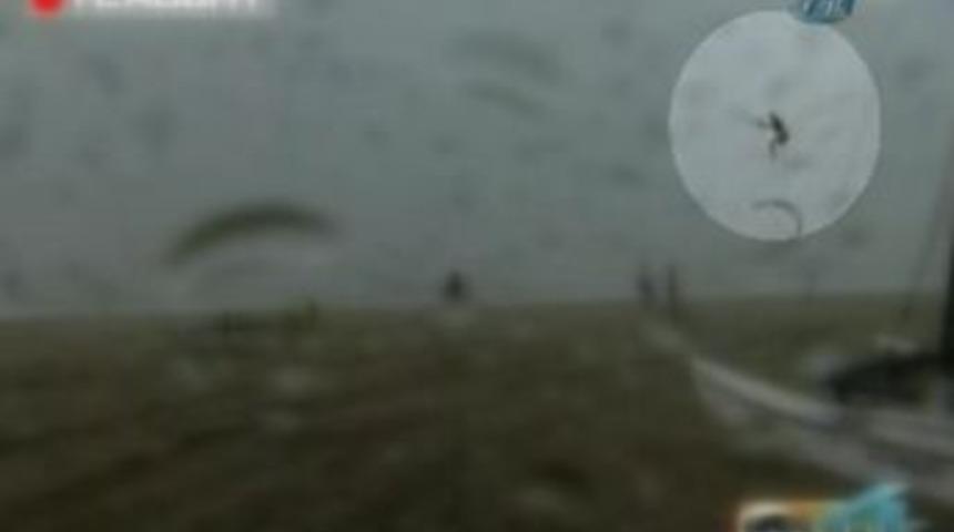 Kasırgada s&ouml;rf yapmaya kalkınca...