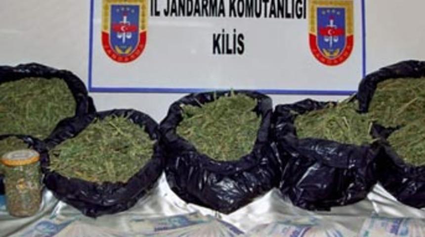 Kilis'te sahte ytl ve kubar esrar operasyonu