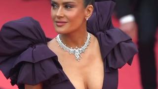 Salma Hayek tatil pozlarına devam ediyor! Kusursuz olmana gerek yok çok seksisin