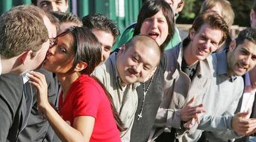 30 saniyede 45 erkek