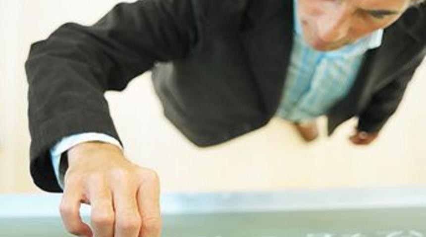 DB &ouml;ğretmen maaşına g&ouml;z dikti, &ouml;ğretmenler tepkili