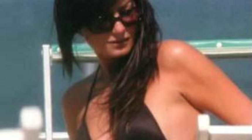 Victoria Beckham onun y&uuml;z&uuml;nden &ccedil;ıldırdı!