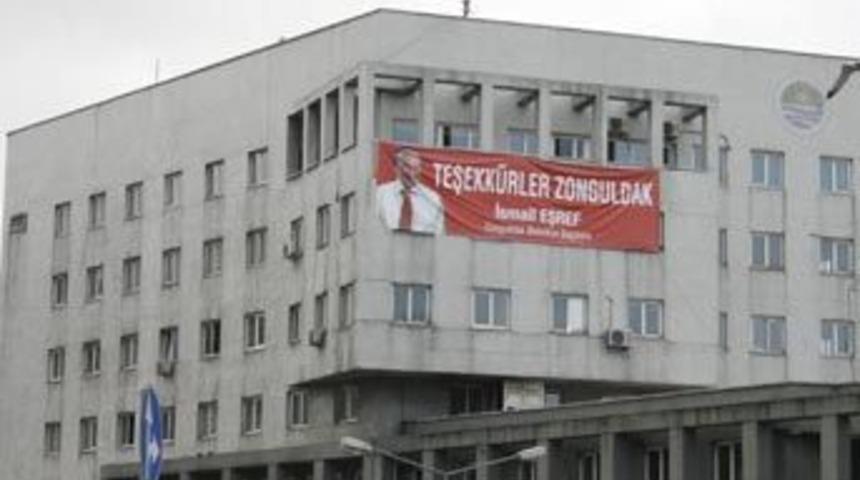 CHP'li başkandan pankart ayıbı