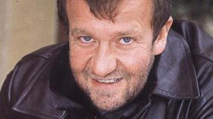 Coşkun Aral'a b&uuml;y&uuml;k onur