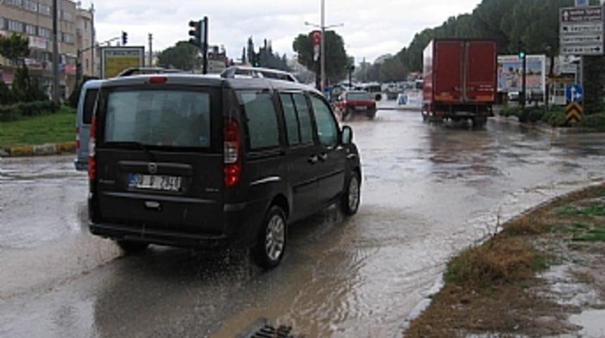 Didim sağanak yağınşa teslim oldu