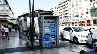 Kart dolum cihazındaki paraları çaldılar! Kapıyı kilitlemeyi unutunca... Kıskıvrak yakalandı