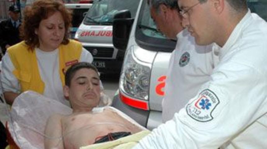 Okul &ouml;n&uuml;nde dehşet