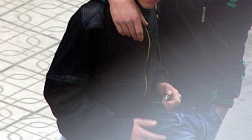 14 yaşında fuhuş su&ccedil;u işledi