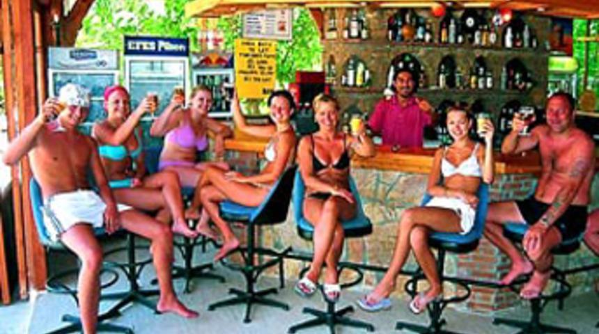 Alkol satan otele KDV indirimi yok