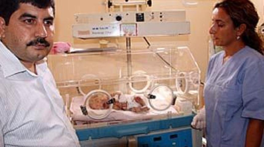 İskenderun'da "balık bebek" d&uuml;nyaya geldi