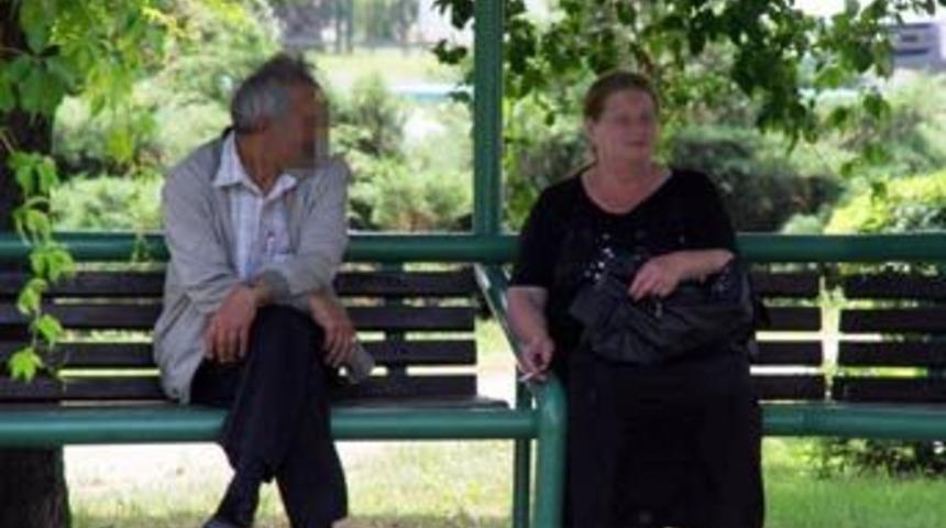 Parkta g&uuml;nd&uuml;z vakti fuhuş pazarlığı