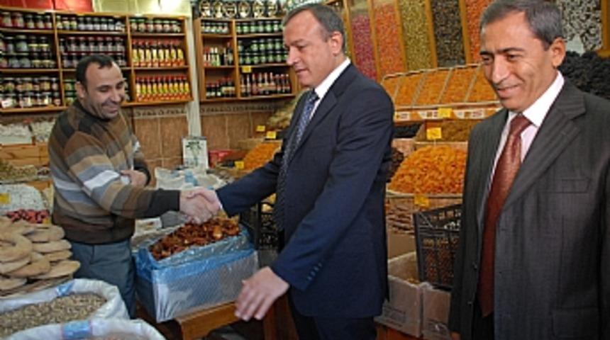 Vali kepenk kapatmayan esnafı ziyaret etti 