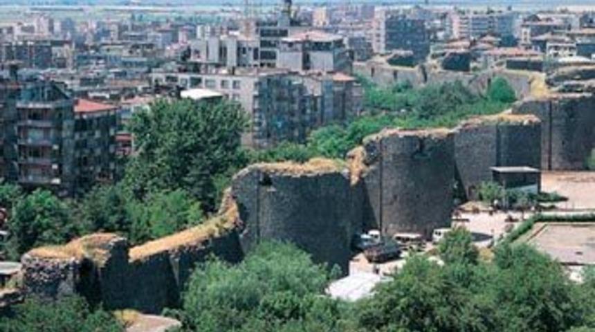 Diyarbakır'da 60 m&uuml;teahhit yargılanacak