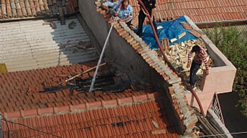 Anne ve &ccedil;ocukları yanmaktan son anda kurtuldu