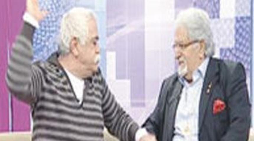 "One minute! Bana el hareketi yapma!"