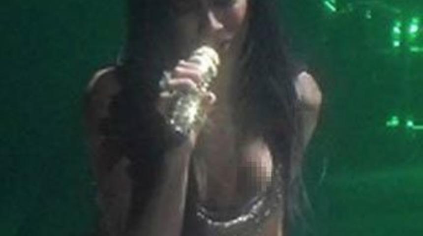 Sahnede inanılmaz kaza!