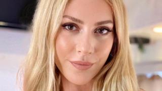 Sinem Kobal tatil pozlarıyla büyüledi! Kızı Leyla’yı ilk kez paylaştı