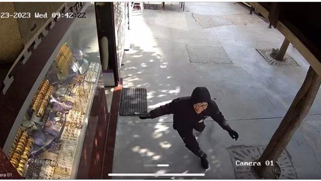 La casa de papel Gaziosmanpaşa! Salvador Dali maskesiyle soygun girişimi kamerada