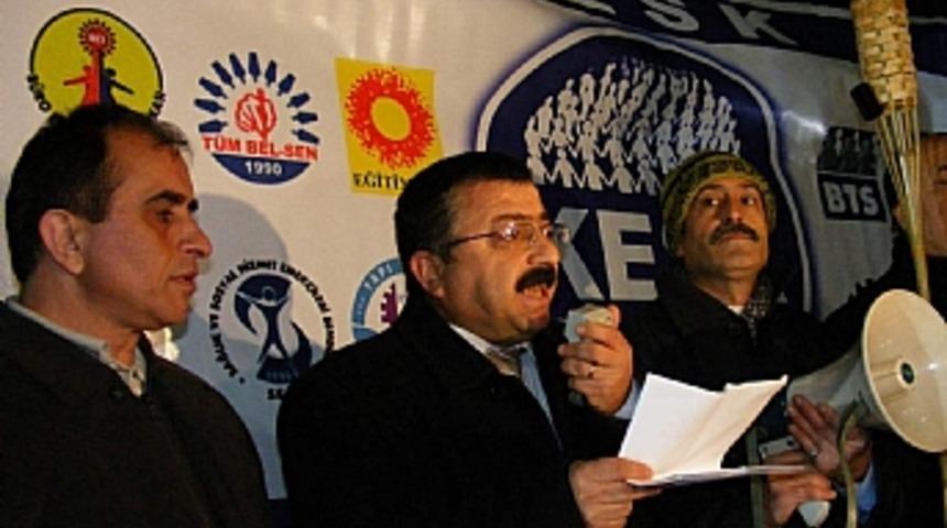 Meşaleli b&uuml;t&ccedil;e protestosu