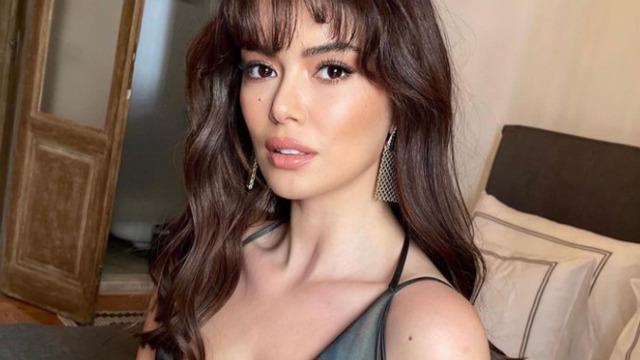 Seray Kaya sere serpe uzandı! Bikinili pozlarındaki notu dikkat çekti