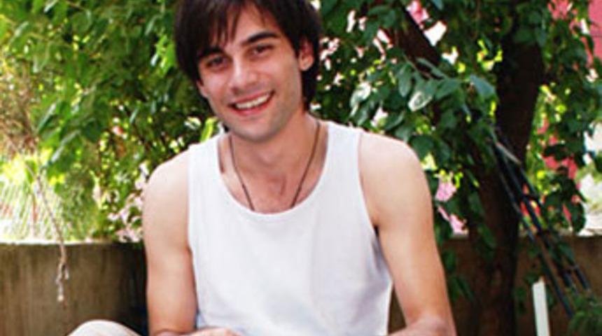 Gen&ccedil; kızların Romeosu Cavit &Ccedil;etin