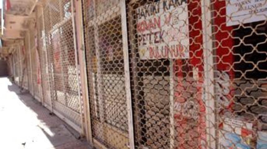 Şemdinli'de kepenk ve kontak kapatma eylemi