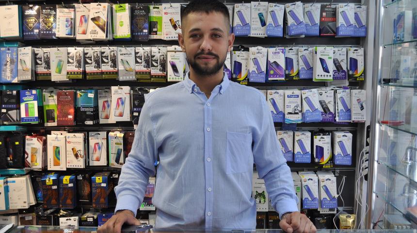 'Bu yıl gurbetçiler de fakir çıktı' İşlerin durgun olmasından yakınıyorlar! 'Önceden hiç pazarlık yapmazlardı, 4-5 telefon alıp giderlerdi'