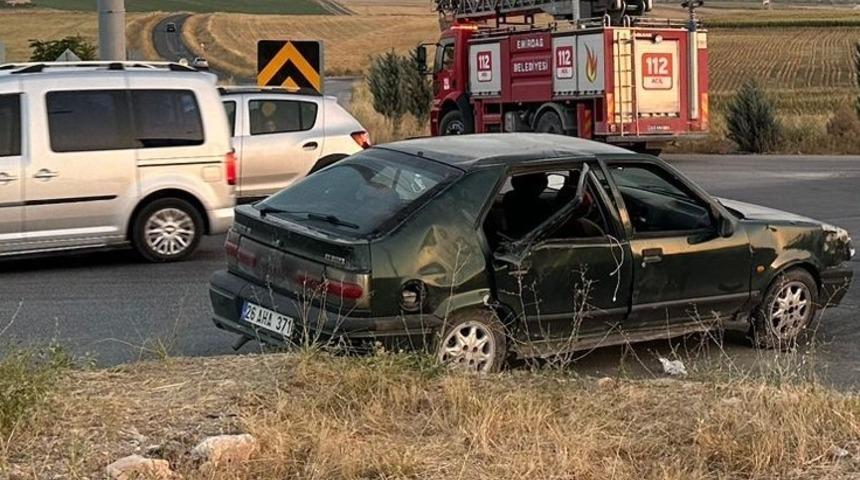 Kavşakta devrilen otomobilde 4 kişi yaralandı