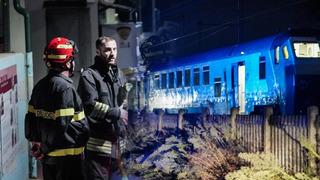 Demir yolunda feci kaza! 160 kilometre hızla işçilere çarptı...