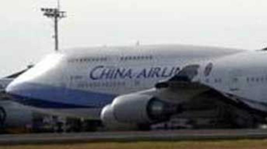 U&ccedil;ak havada yırtıldı