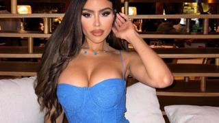 Sosyal medya fenomeni Chloe Saxon sokak tarzıyla gündem yarattı! Dekolteye doyamadı...