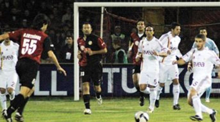 G.Saray'a ağır ceza!