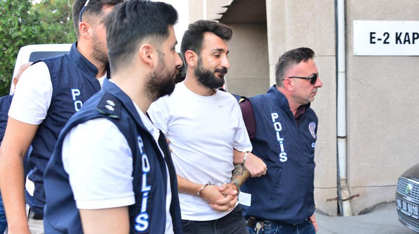 Hayvan hakları platformu "Paw Guards"ın yöneticisi Erkin Erdoğdu tutuklandı! Dolandırıcılık, tehdit, belgede sahtecilik... Çok sayıda suçtan aranıyormuş