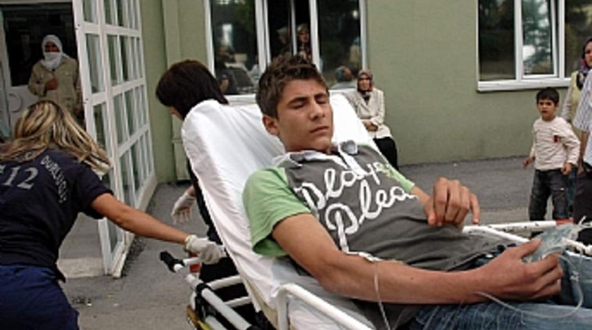 Liseli &ouml;ğrencilerin g&uuml;vercin kavgası kanlı bitti