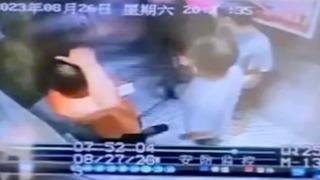 Arızalanan asansör 4. kattan boşluğa düştü! Önce tavana fırlayıp sonra yere çakıldılar... O anlar saniye saniye kamerada