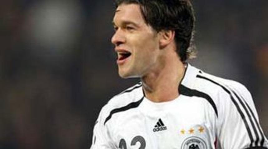 Ballack u&ccedil;an kuşu vurdu!