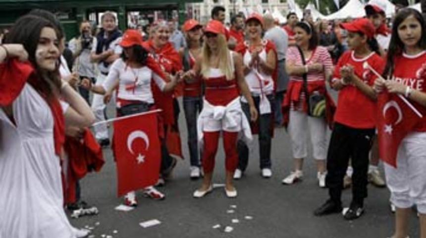 Akın akın taraftar geliyor