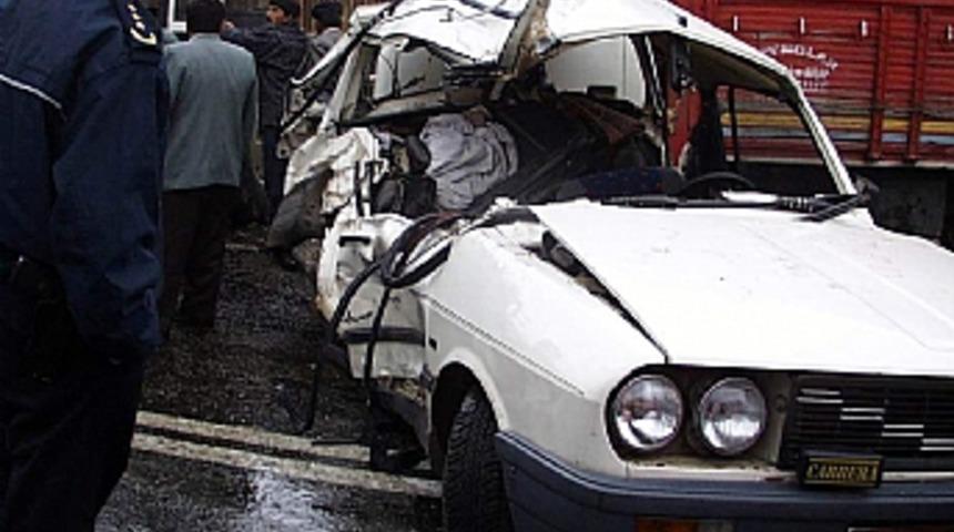 &Ccedil;orum'da trafik kazaları: 1 &ouml;l&uuml;, 23 yaralı