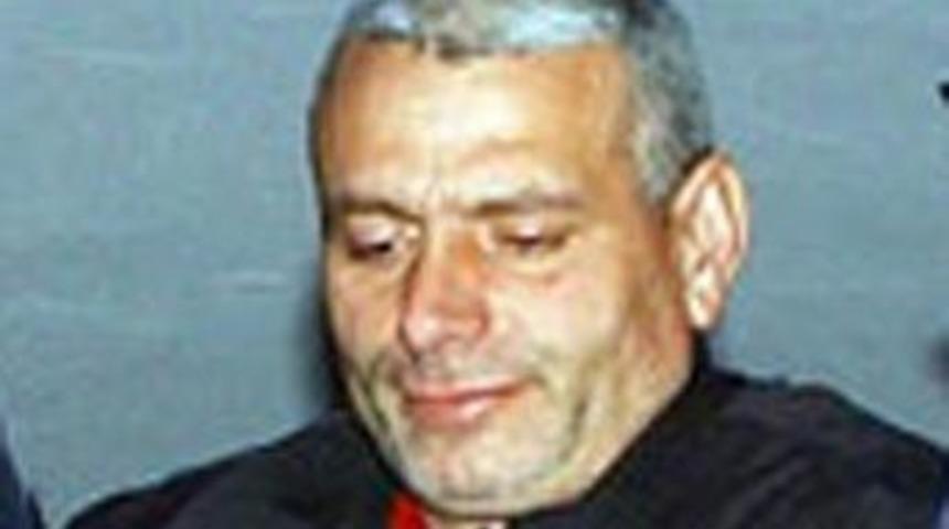 Ailesini katletti, adalet istedi